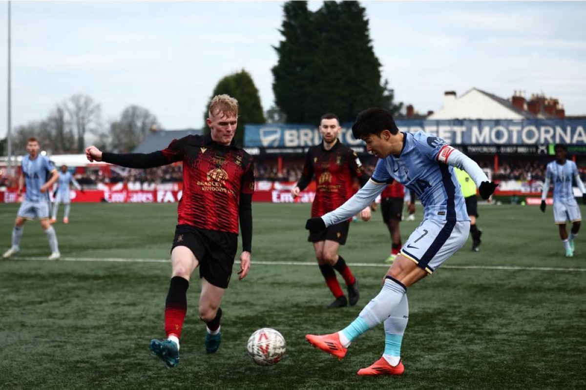 توتنهام تفوق على تامورث في الشوطين الإضافيين