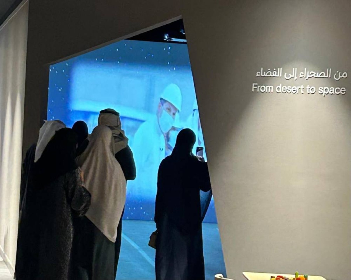 ركن من الصحراء إلى الفضاء يجذب رواد المهرجان