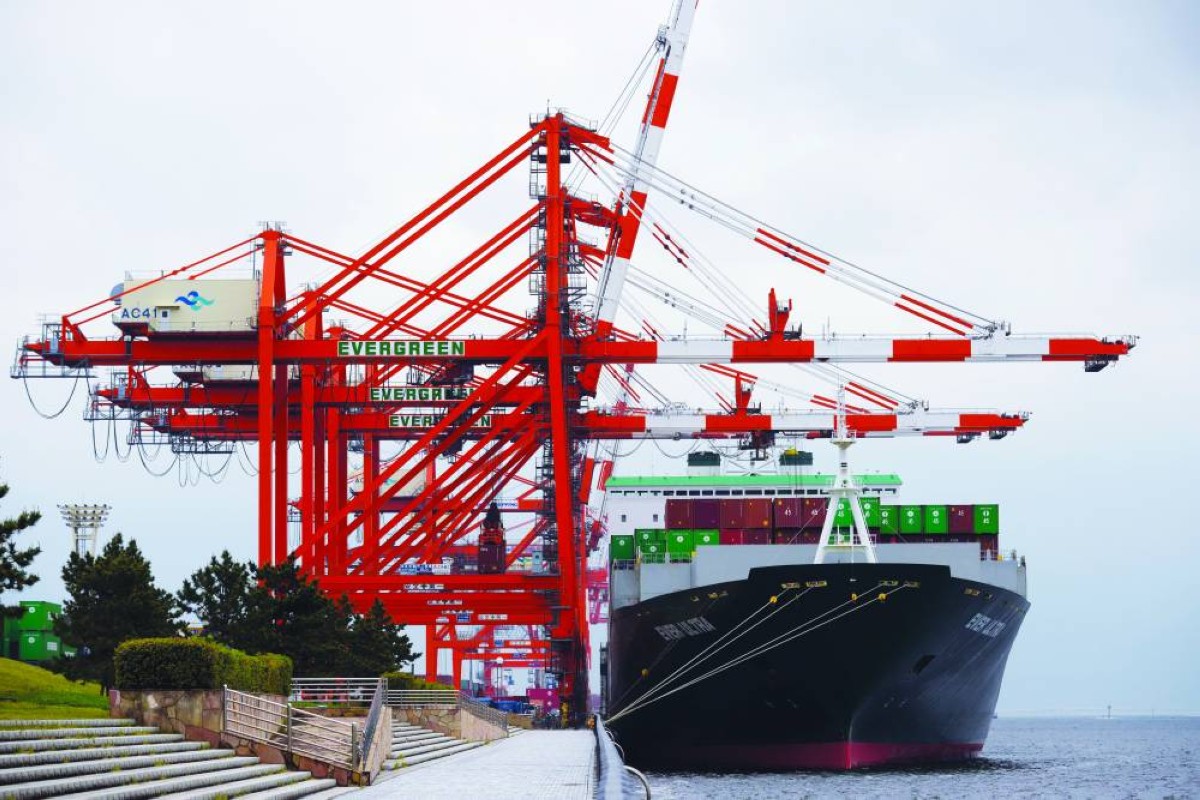 epa04174530 A container ship awaits the unloading of its cargo after berthing at a port in Tokyo, Japan, 21 April 2014. According to the government, Japan posted a worse-than-expected 1.45 trillion yen (14.1 billion USD) trade deficit in March, the 21st straight month of trade shortfall, due mainly to a weaker yen and growing fossil-fuel imports. Also, the country’s trade deficit reached a record 13.75 trillion yen (134 billion USD) in fiscal 2013, up 68.5 percent from a year earlier. EPA/FRANCK ROBICHON