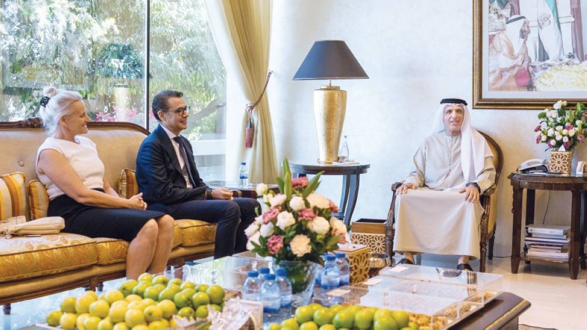 حاكم رأس الخيمة وسانديب واليا خلال اللقاء |