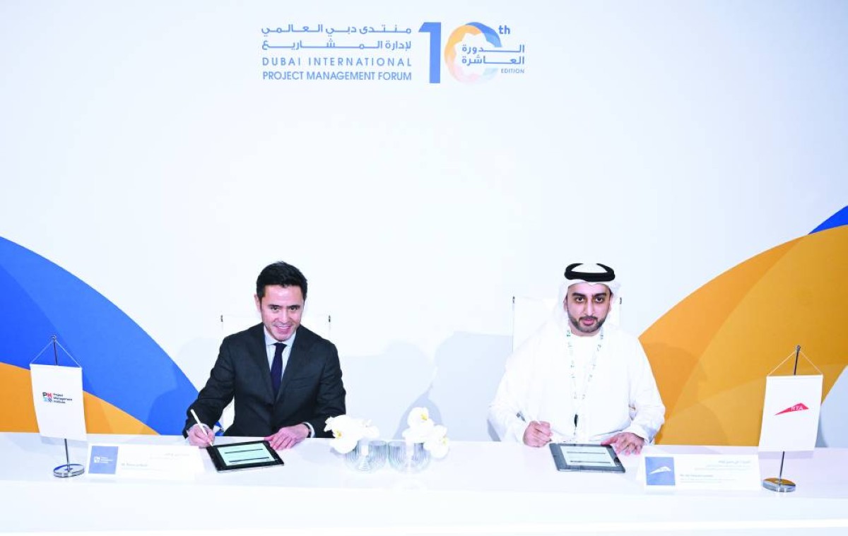 علي لوتاه وبيير لو مان خلال توقيع المذكرة مع معهد إدارة المشاريع