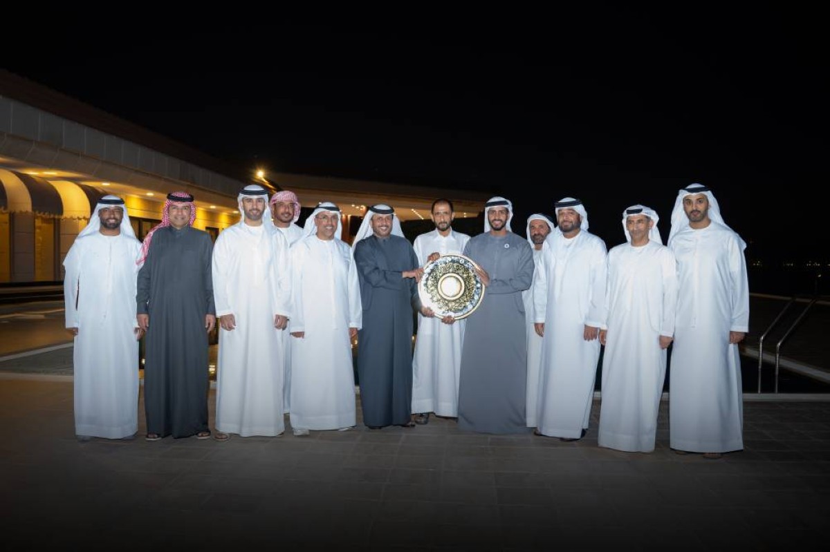 أحمد بن راشد خلال استقبال مجلس إدارة نادي الوصل