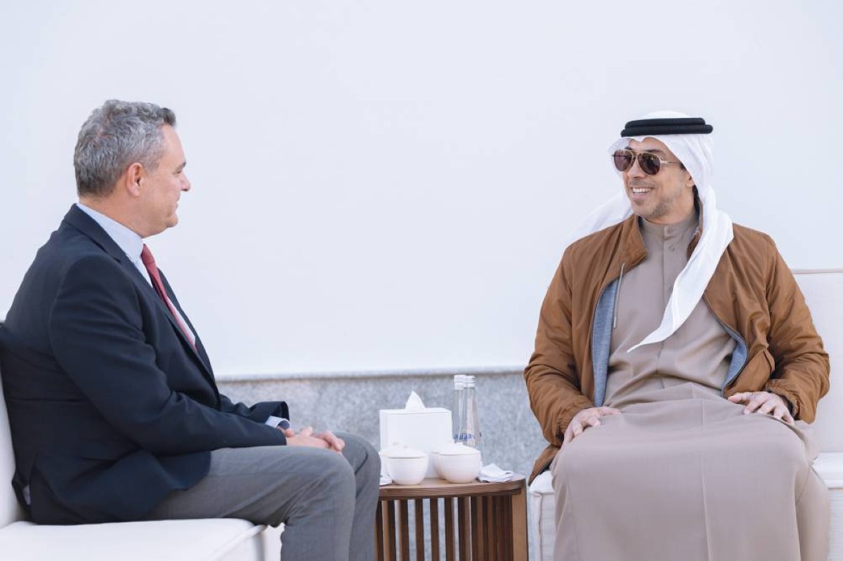 منصور بن زايد وتوجاي تونشير خلال اللقاء