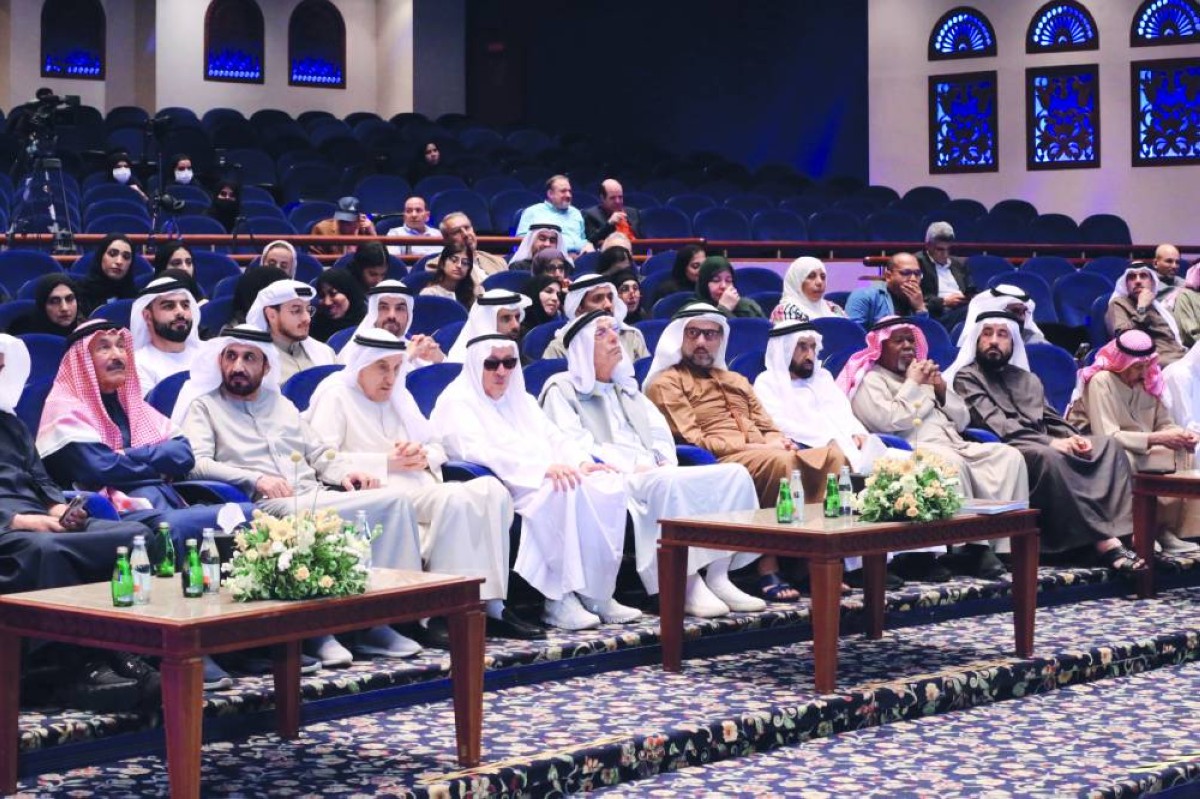 سعيد الرقباني وعبدالله المزروعي ومحمد اليماحي وقاسم سلطان وبلال البدور وعبدالغفار حسين وعلي العويس وسعيد الملا والحضور