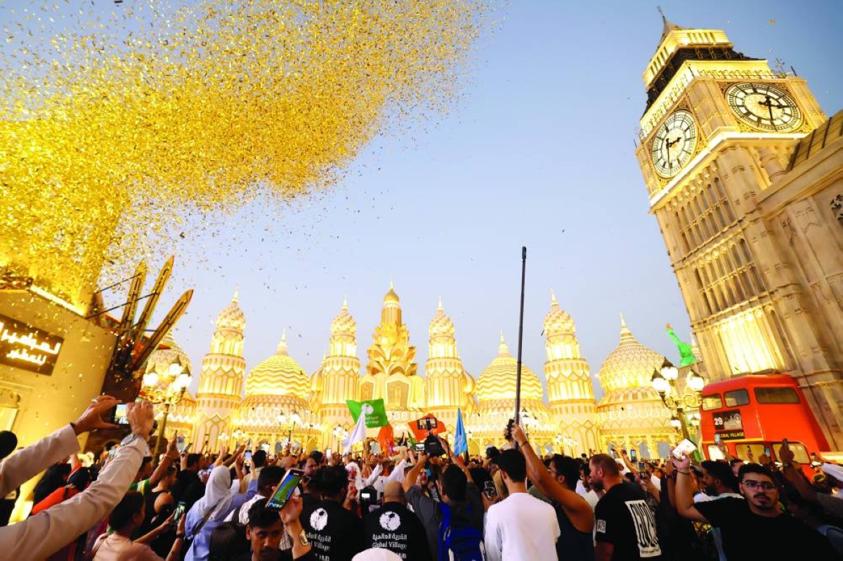 حفل فريد تتيح معه القرية العالمية للجمهور فرصة لقاء نجم بوليوود