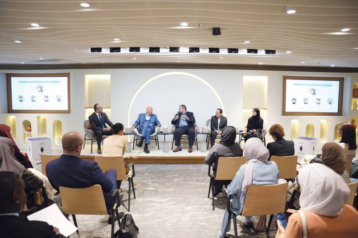 جانب من إحدى الجلسات 
