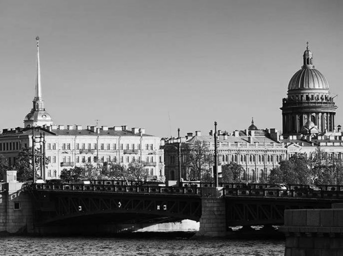 1924 تغيير اسم مدينة سانت بطرسبرغ إلى لينينغراد، في رابع يوم لوفاة الزعيم الروسي فلاديمير لنين.