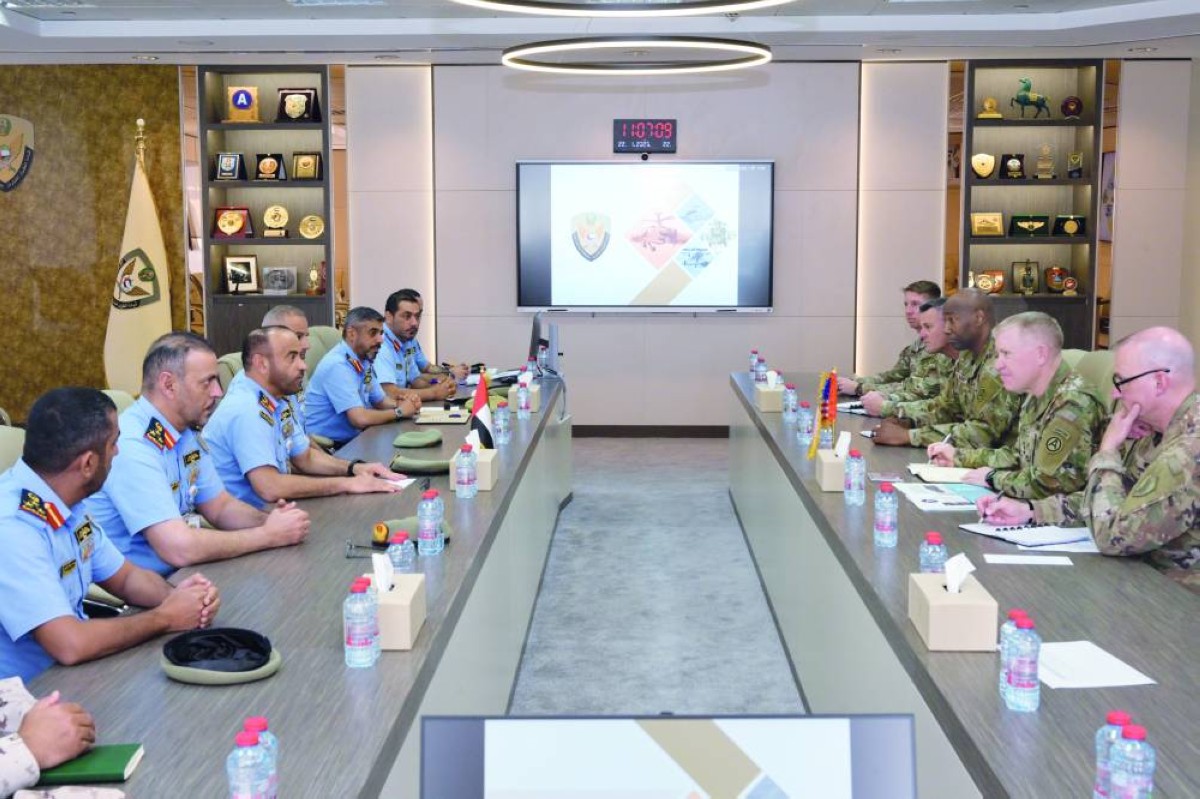 يوسف الكعبي مستقبلاً باتريك فرانك