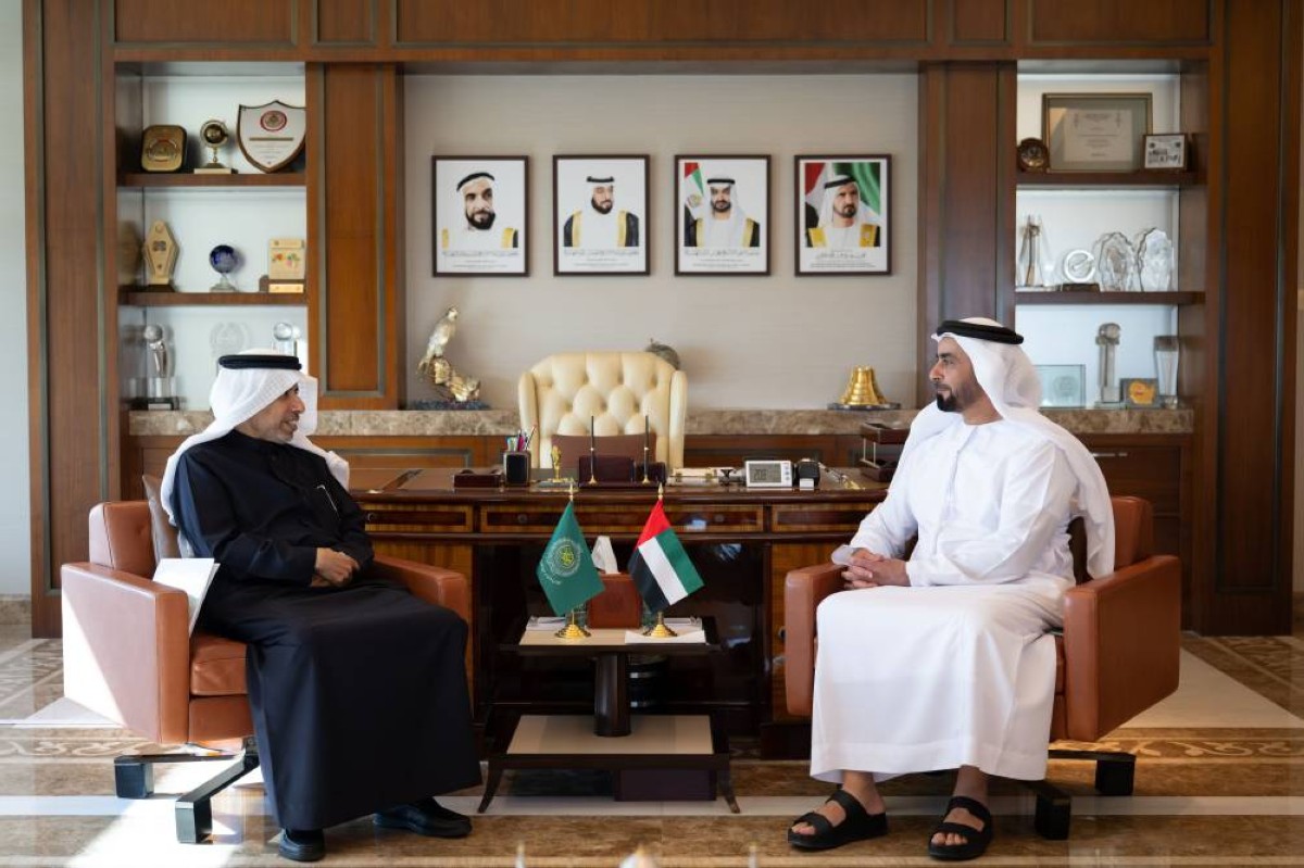 سيف بن زايد ومحمد كومان خلال اللقاء