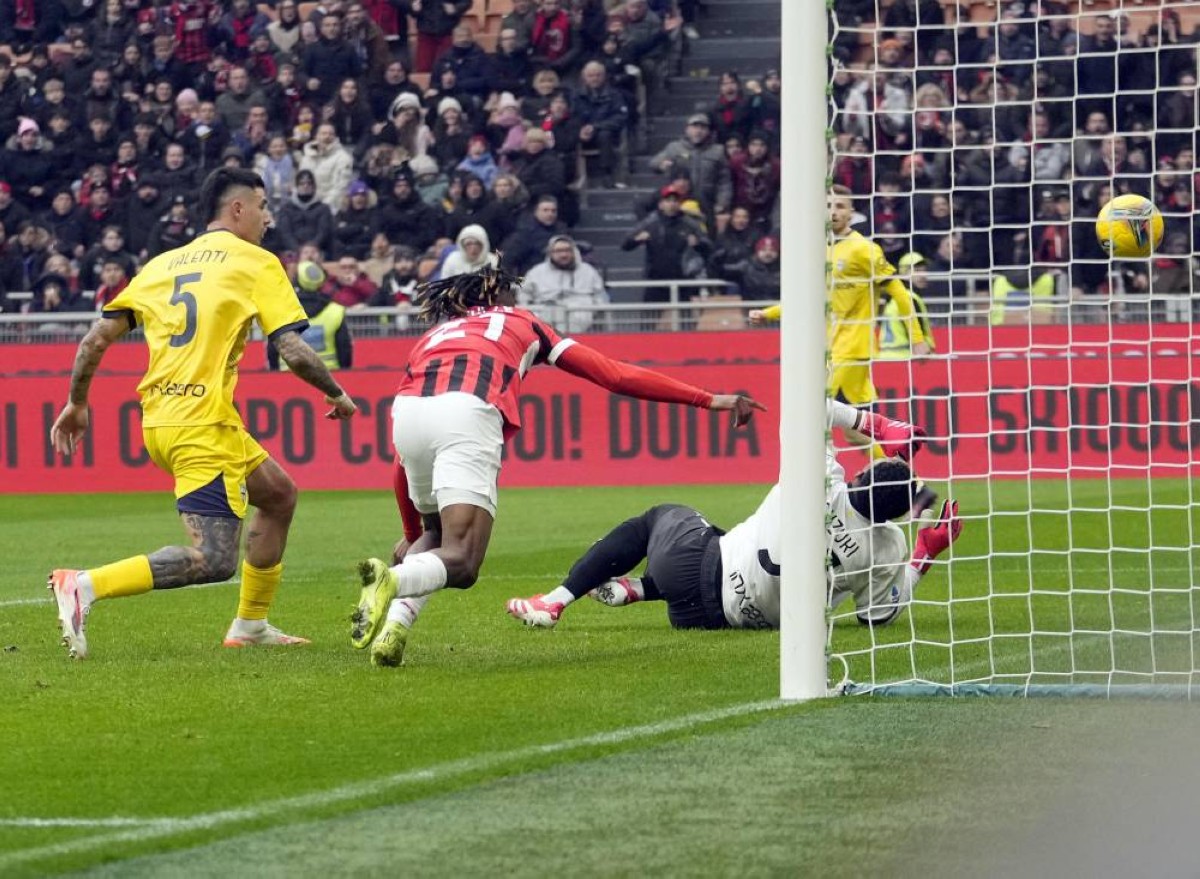 ميلان يقتنص فوزاً صعباً على بارما في الدوري الإيطالي