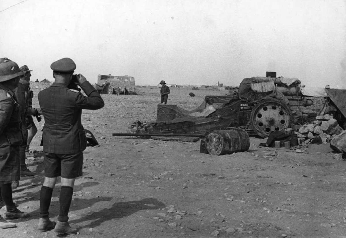 1942 قوات ألمانيا النازية تحتل مدينة بنغازي الليبية في أثناء الحرب العالمية الثانية.
