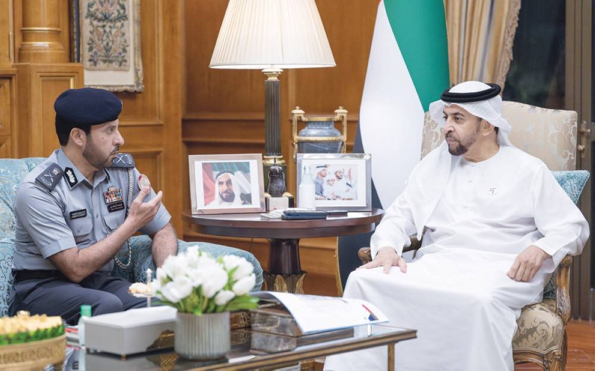 حمدان بن زايد خلال لقاء أحمد المهيري