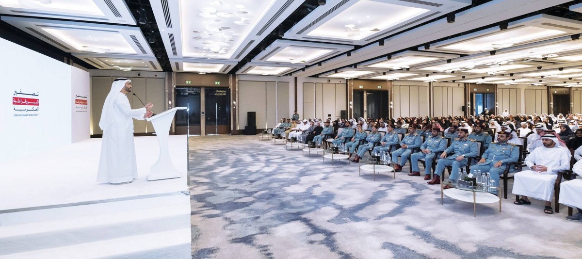 محمد بن طليعة متحدثاً في اللقاء