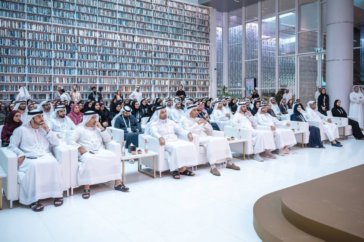 عمر العلماء وعبدالله البسطي وخالد النعيمي وعائشة ميران وهالة بدري ومحمد لوتاه وفهد الحساوي والحضور خلال الملتقى