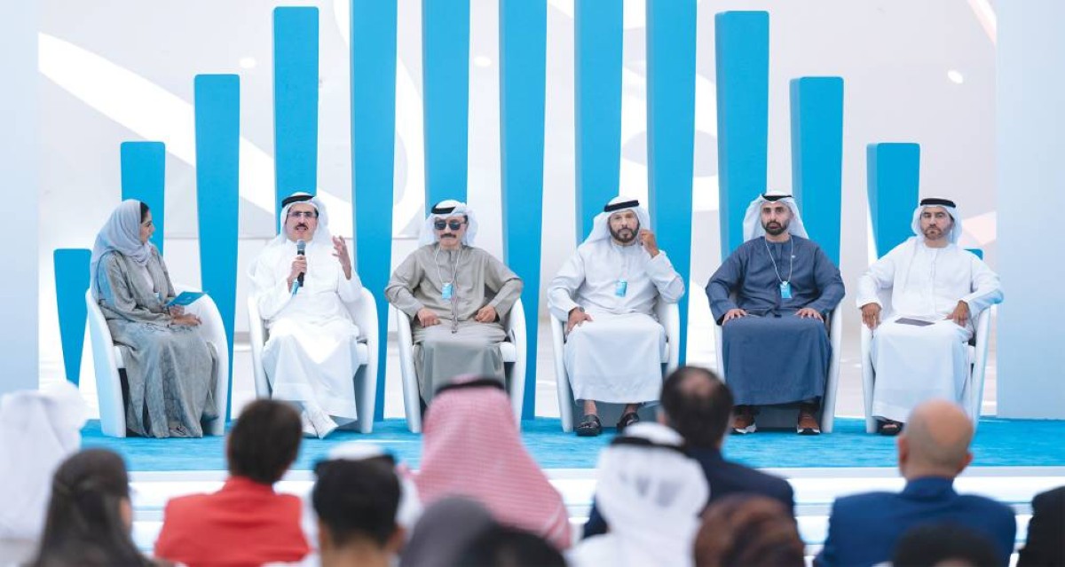 سلطان بن سليم وسعيد الطاير ومروان بن غليطة ومسعود محمود وعبد المحسن إبراهيم خلال حديثهم عن شراكة القمة