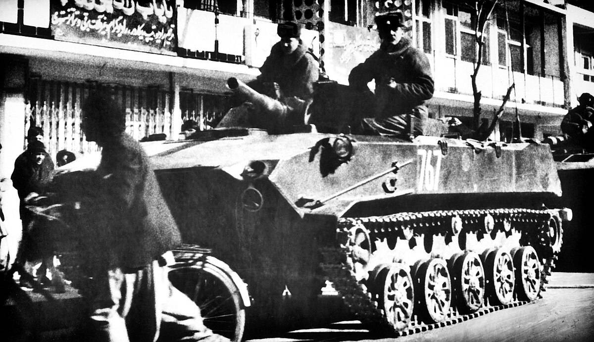 1989 مغادرة آخر عسكري سوفييتي أفغانستان بعد 9 سنوات من الاحتلال العسكري.
