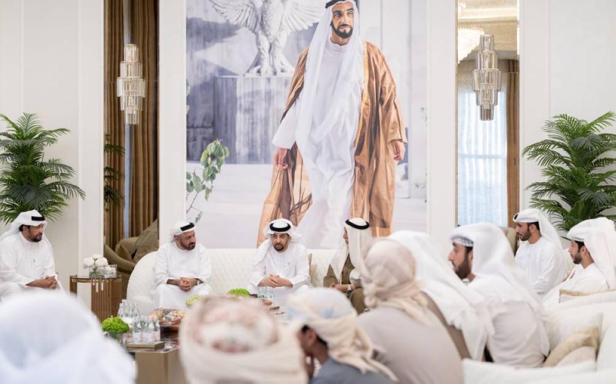 حمدان بن زايد خلال الزيارة