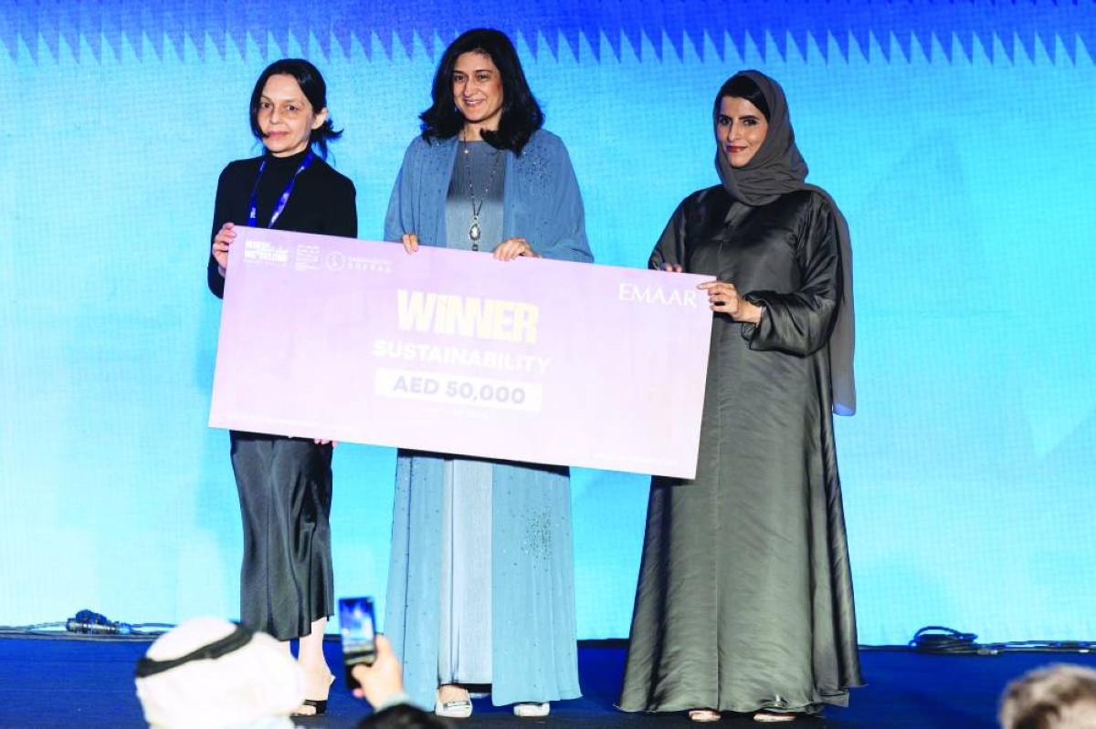 نجلاء المدفع خلال تسليم الجوائز