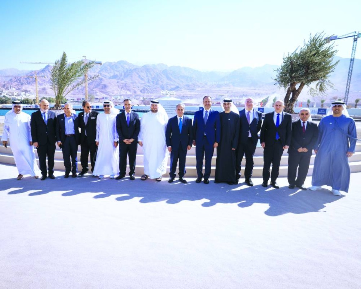 صورة جماعية خلال الاحتفال باختيار المطور الرئيسي للمشروع | من المصدر