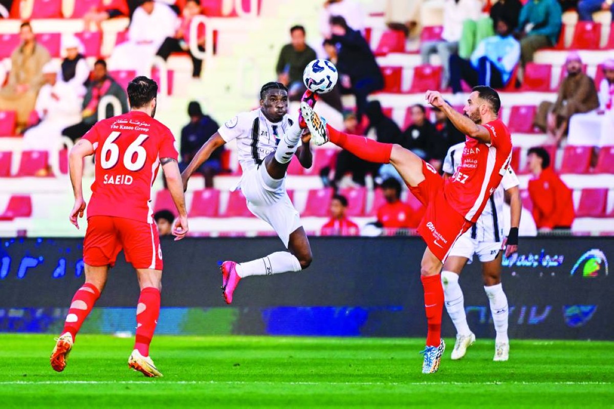  من مباراة شباب الأهلي والجزيرة في دوري المحترفين  