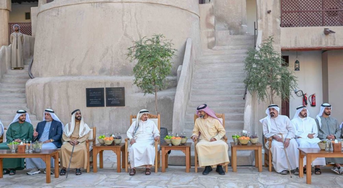 حميد النعيمي وعمار بن حميد خلال استقبال المواطنين بحضور راشد بن حميد