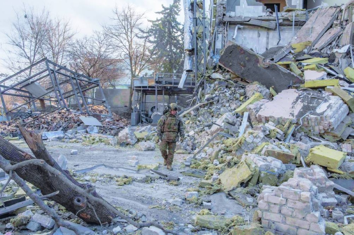 موقع في إيزيوم بمنطقة خاركيف تعرض لأضرار بالغة في هجوم صاروخي 