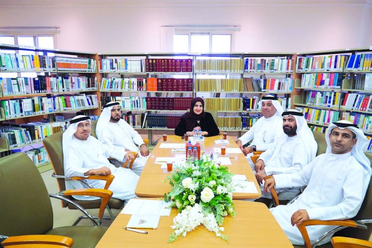 جميلة الشامسي مترئسة اجتماع اللجنة