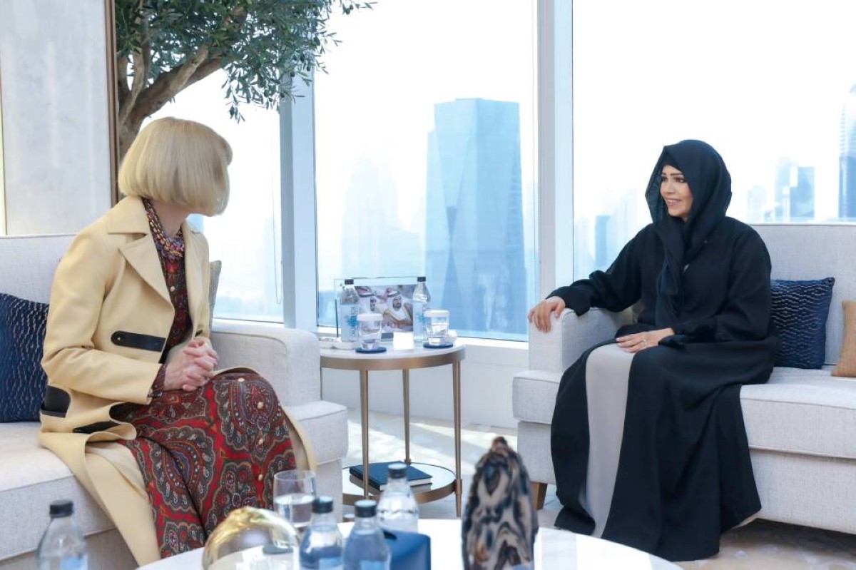 لطيفة بنت محمد خلال لقائها آنا وينتور 