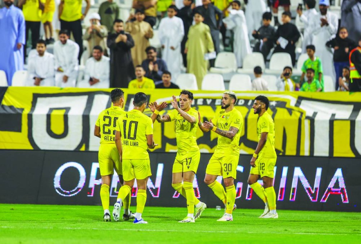 لاعبو الوصل يحتفلون بالفوز