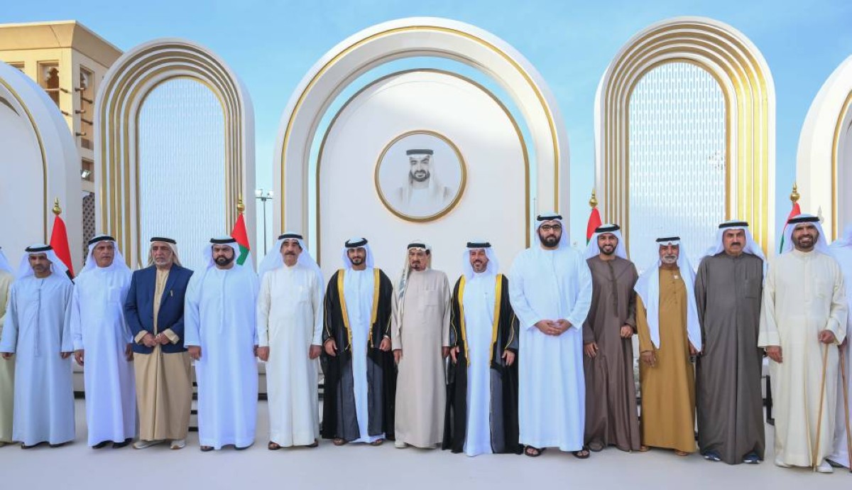 حميد النعيمي وسعود المعلا خلال الحفل بحضور محمد بن حمد وراشد بن سعود وصقر غباش ونهيان بن مبارك وراشد بن حميد