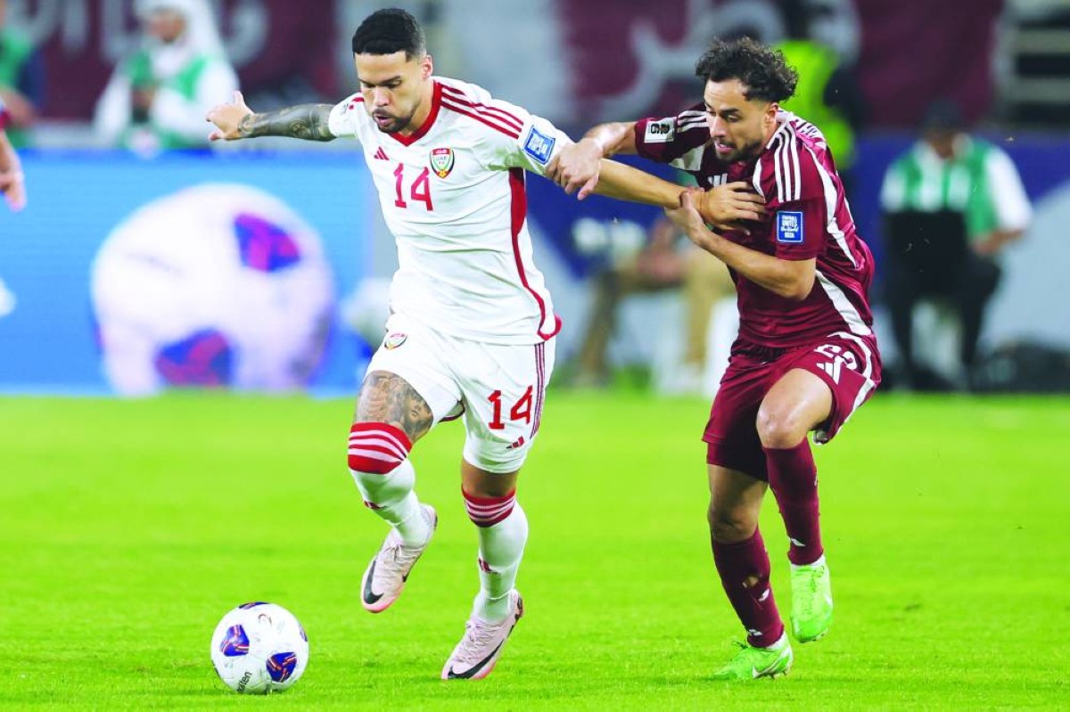 جانب من لقاء الأبيض والعنابي في تصفيات المونديال 