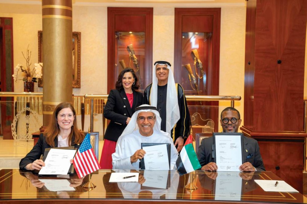 سعود بن صقر وغريتشن ويتمر يشهدان توقيع الاتفاقية |