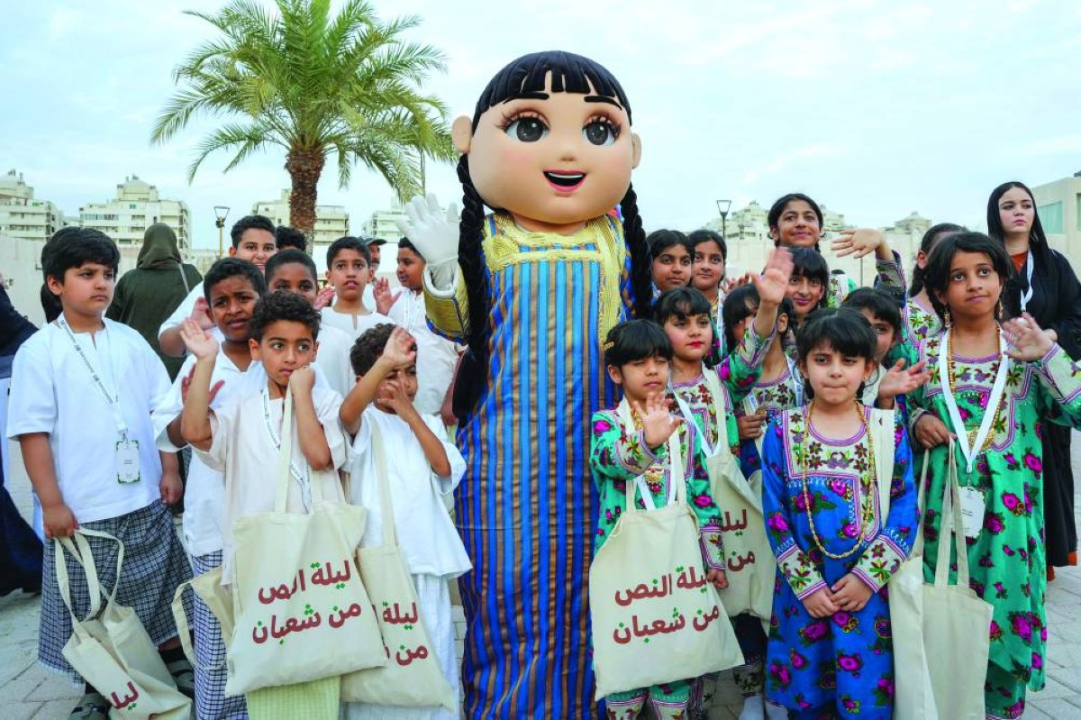 ضمن فعاليات أيام الشارقة التراثية.. «حق الليلة» تبعث البهجة في نفوس الأطفال |