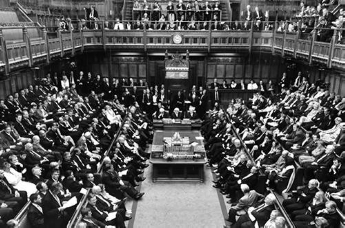 1972 البرلمان البريطاني يصوت لصالح الانضمام للسوق الأوروبية المشتركة.
