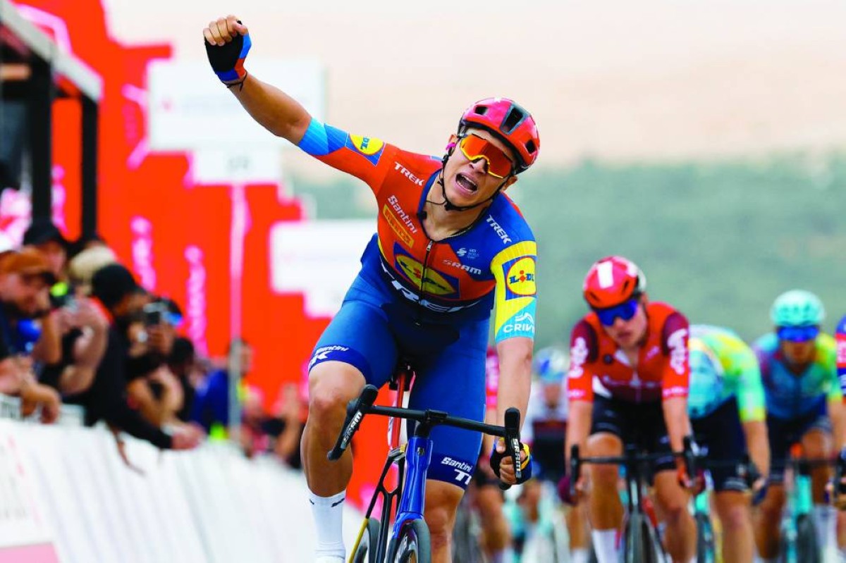 الدراج الإيطالي جوناثان ميلان يتألق في افتتاحية «طواف الإمارات 2025»