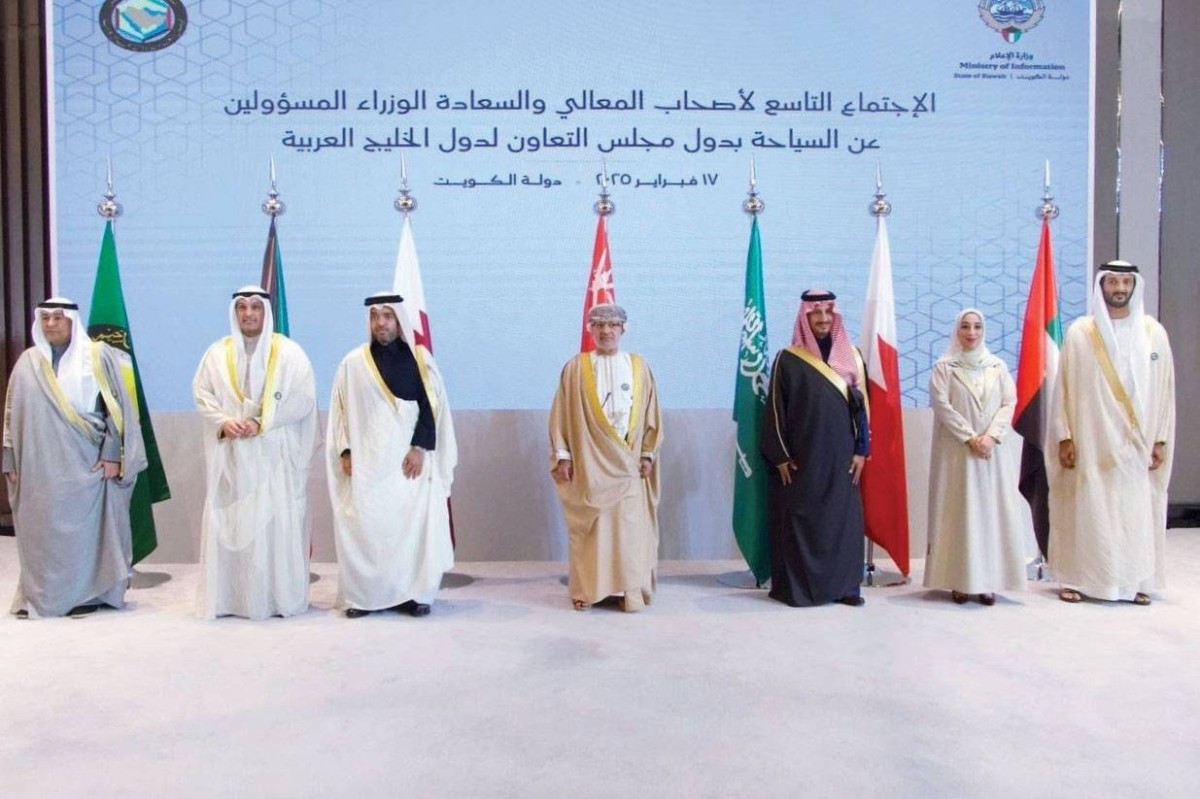 عبد الله بن طوق خلال الاجتماع في الكويت