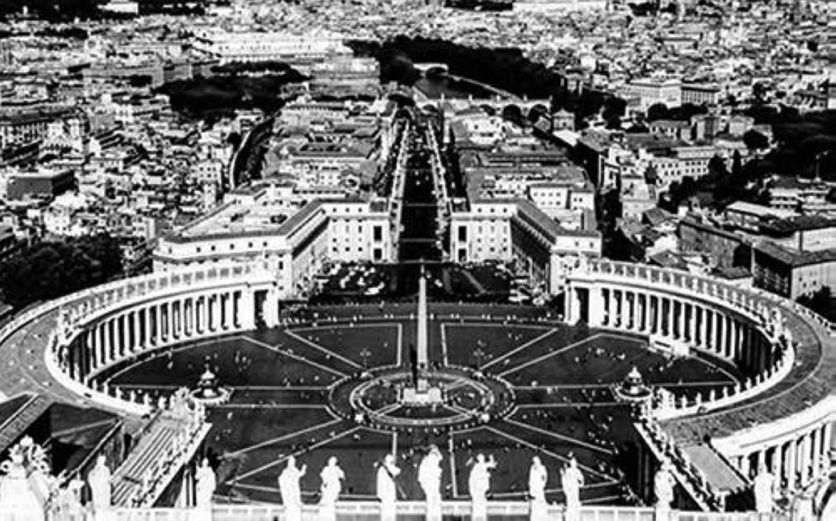 1978 -إيطاليا والفاتيكان توقّعان على وثيقة تكون فيها كل منهما دولة مستقلة.