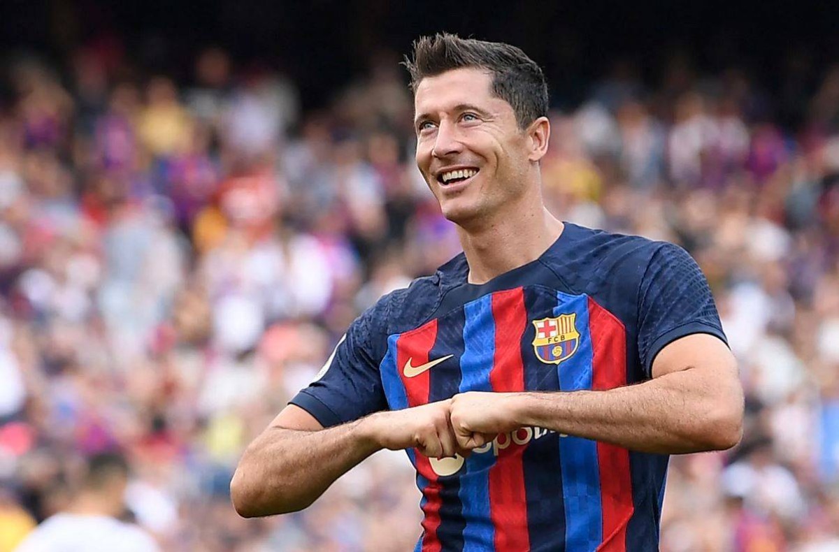 برشلونة يهزم فايكانو بهدف ليفاندوفسكي ويتصدر الدوري