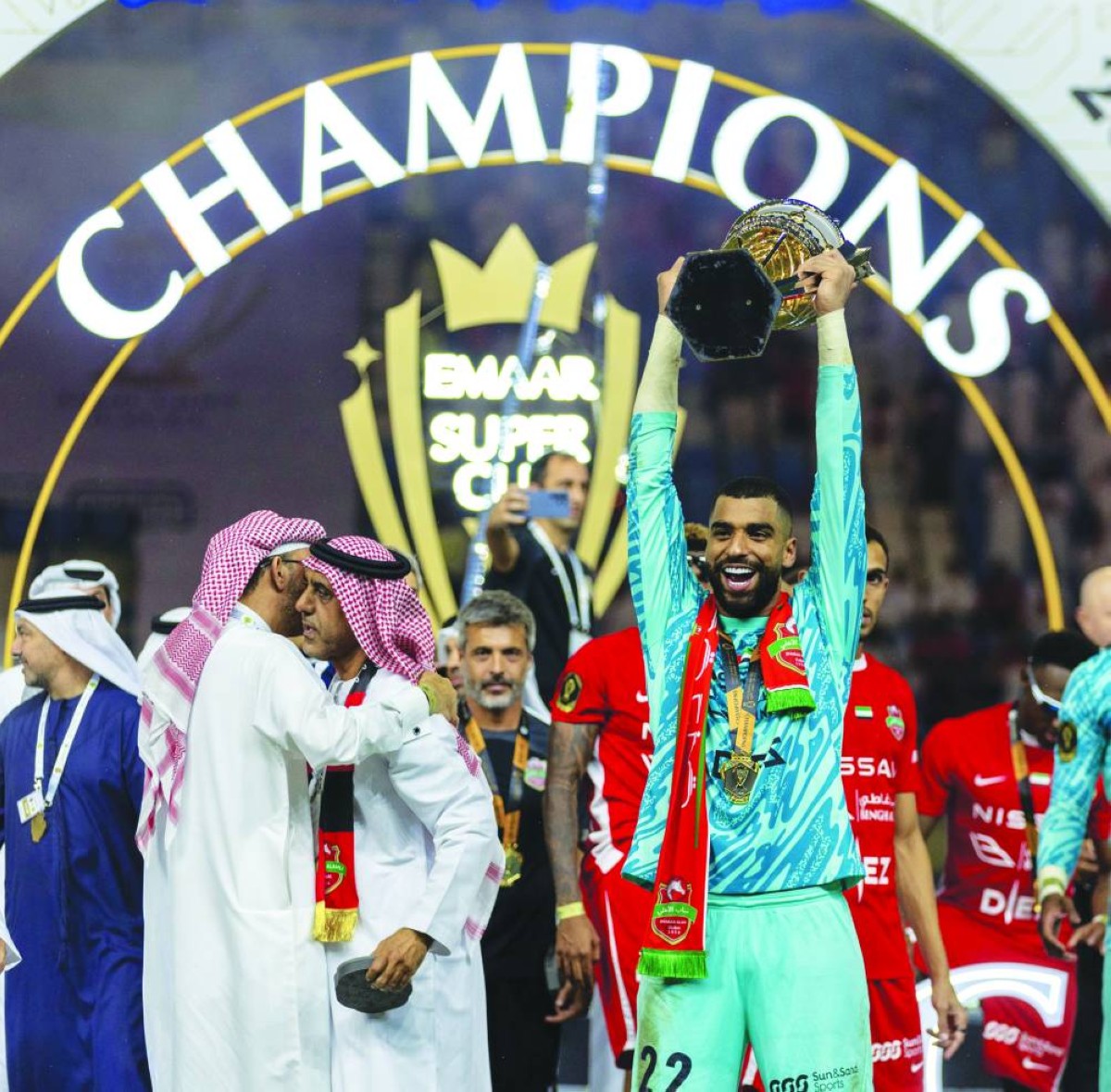  حمد المقبالي يتألق مع شباب الأهلي 