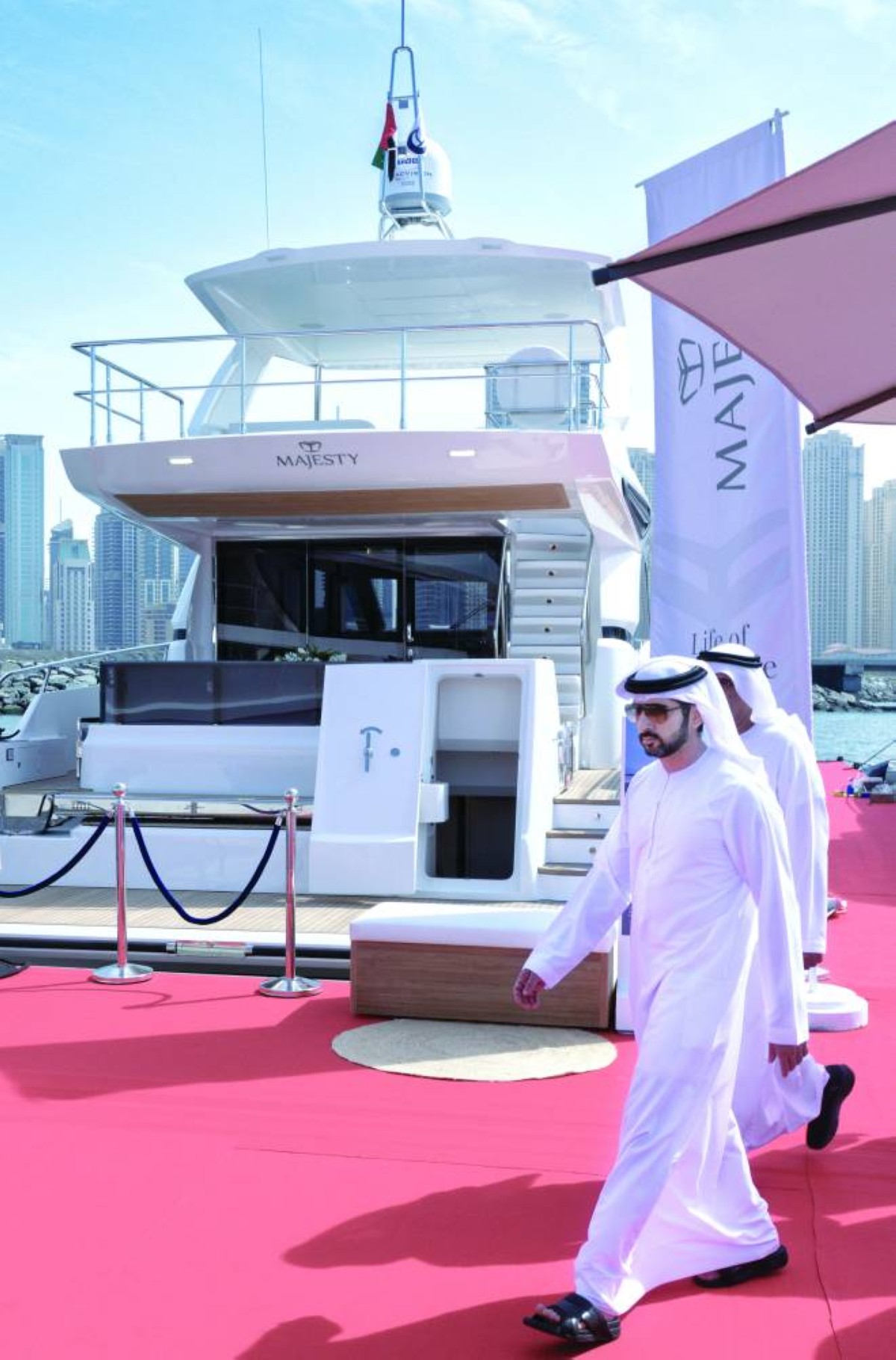 الشيخ حمدان بن محمد يزور معرض دبي العالمي للقوارب في دبي هاربر، تصوير: محمد هشام