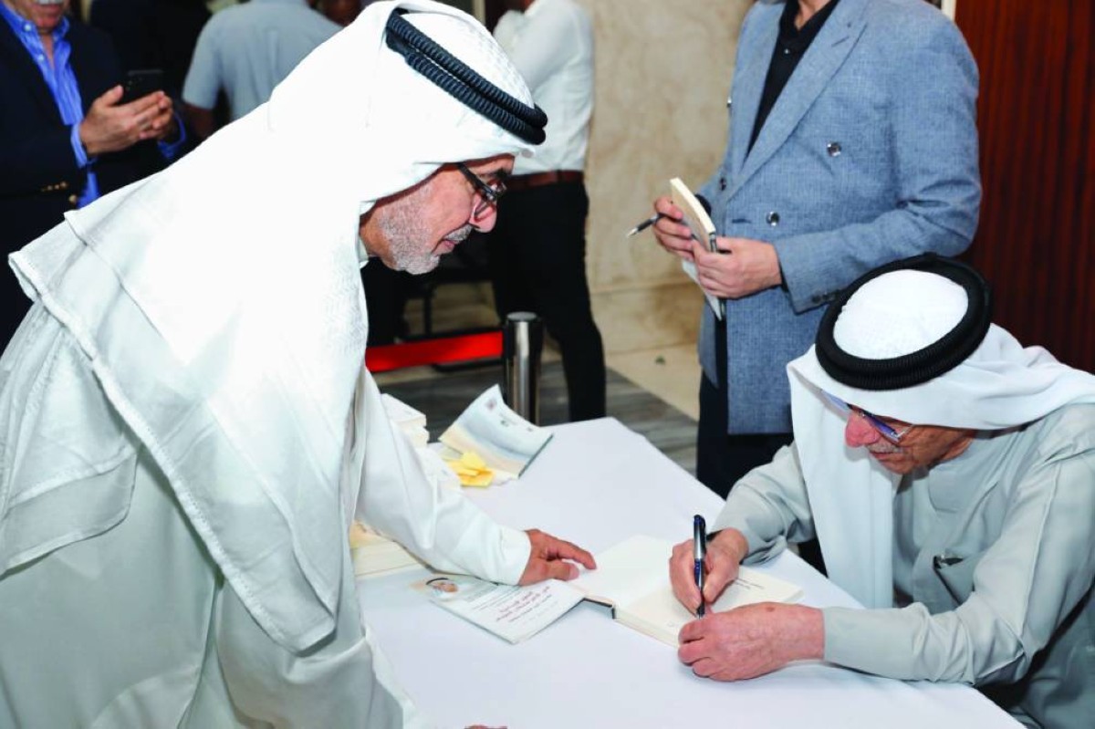 عبدالغفار حسين يوقع كتابه «الصور الإبداعية في شعر سلطان العويس»