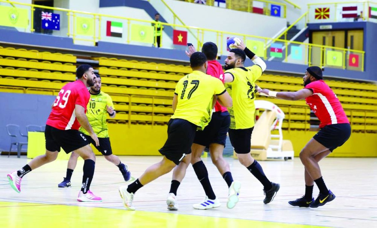 شباب الأهلي ومليحة يتصدران دوري رجال اليد