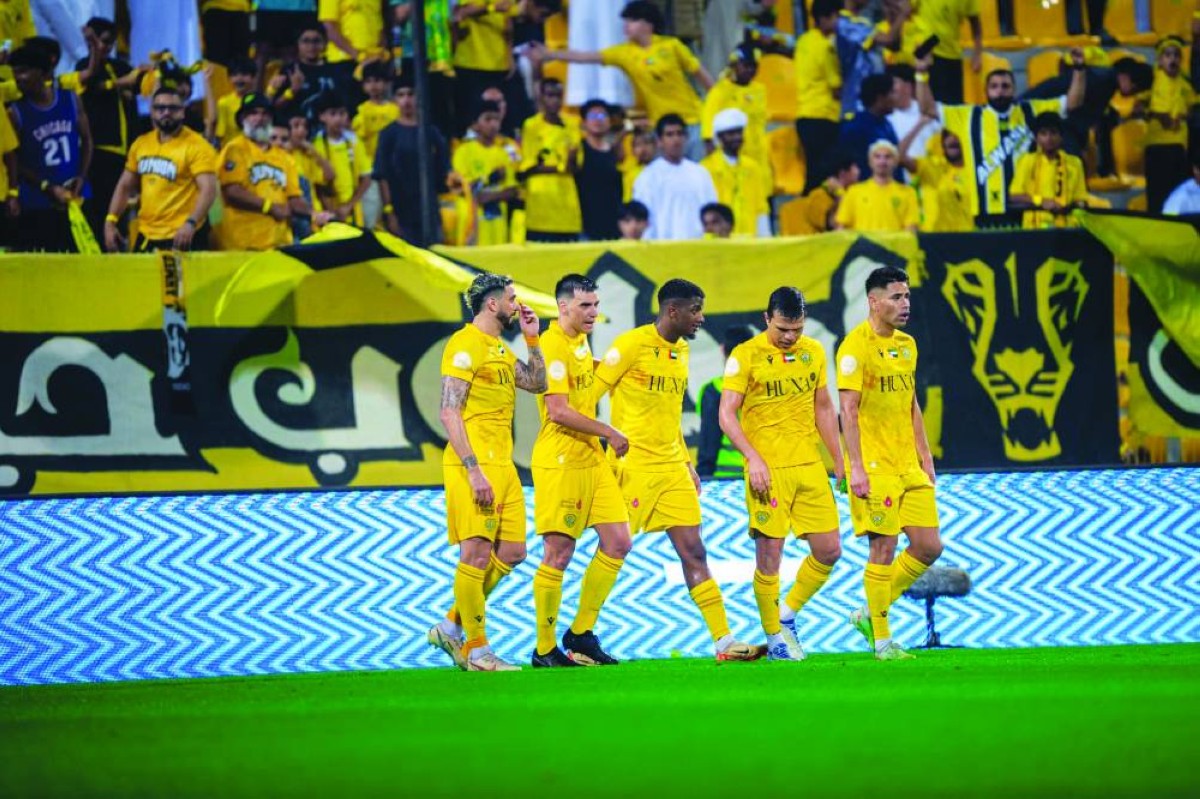 فرحة لاعبي الوصل بالفوز على العين | تصوير: إبراهيم صادق