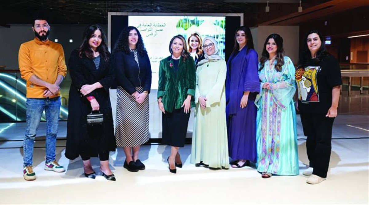 ميسون عزام والمشاركون في الورشة