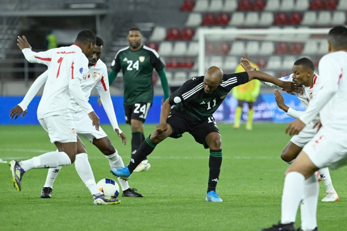 أبيض القدامى يودّع كأس الخليج بالهزيمة من عمان