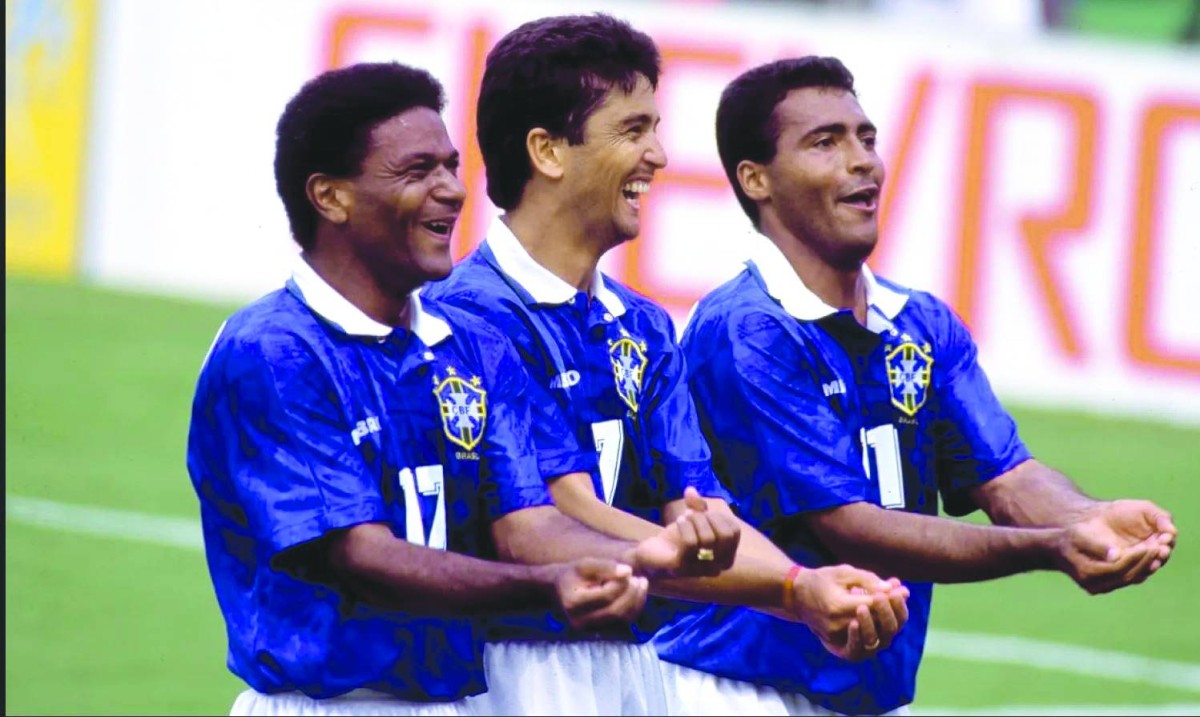 احتفالية بيبيتو الشهيرة في مونديال 94 مع روماريو ومازينهو