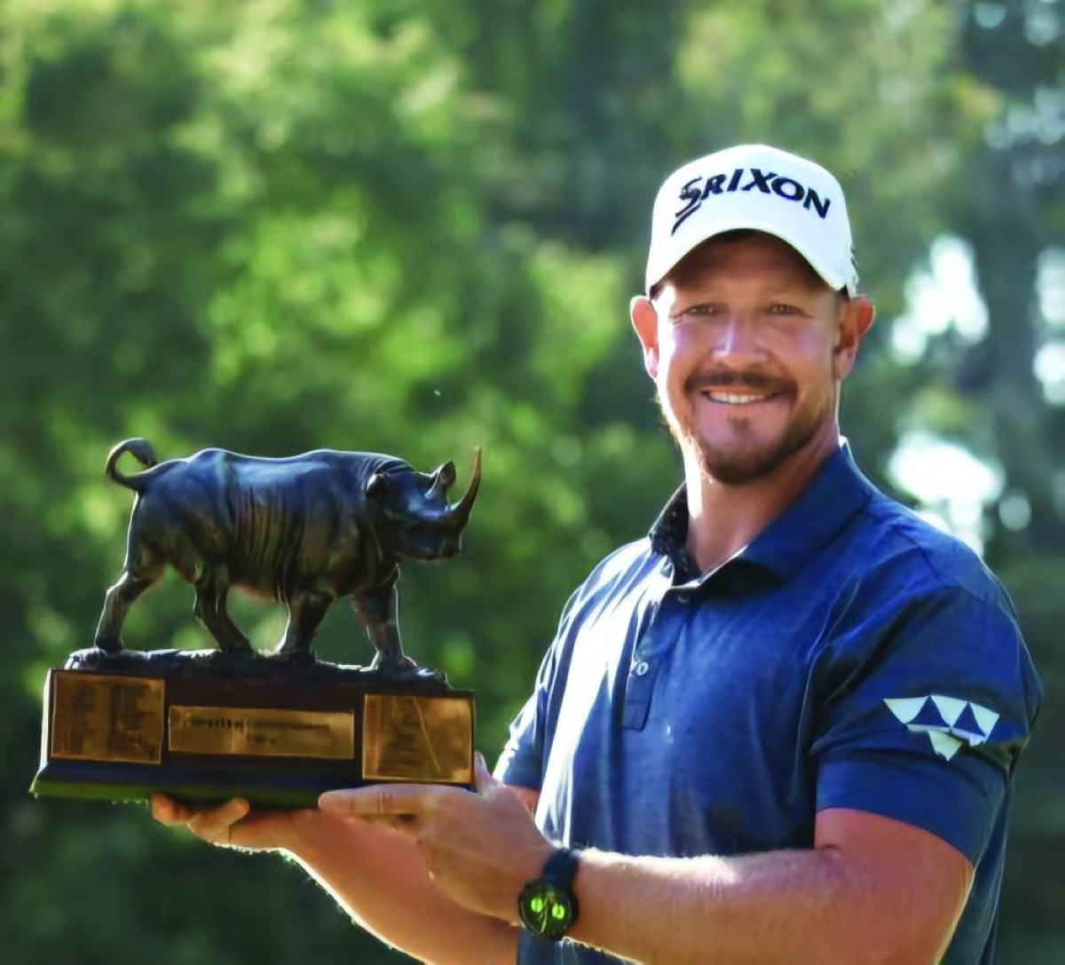 كرويسفيك يحمل كأس البطولة