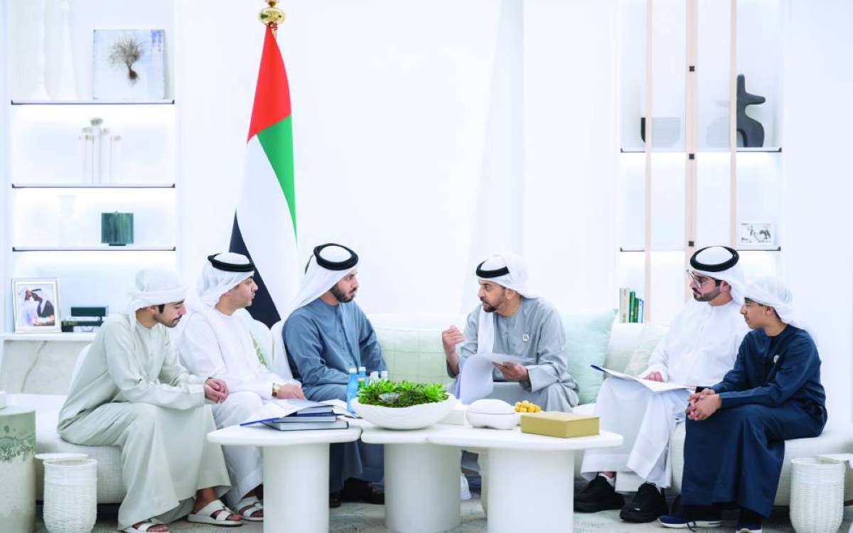 حمدان بن زايد خلال استقبال زايد بن حمد بحضور سلطان وياس بن حمدان ومحمد الحربي