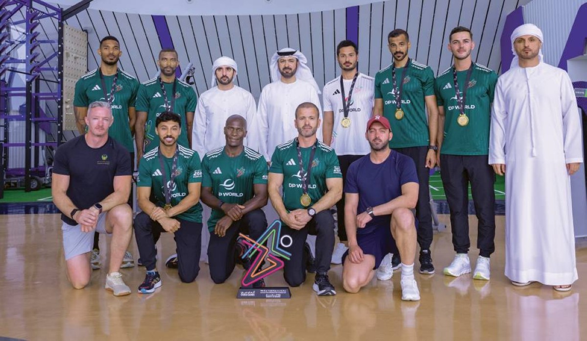 حمدان بن محمد متوسطاً فريق وزارة الدفاع 