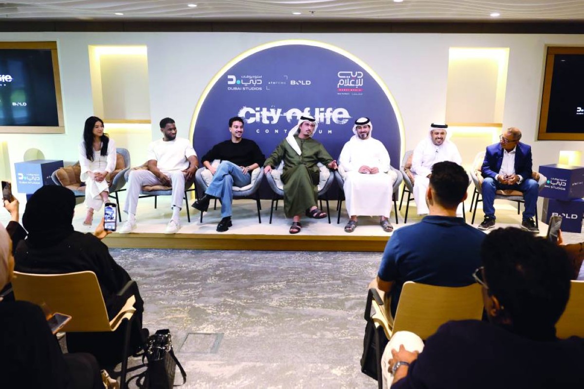 سالم باليوحة وعلي مصطفى وسعود الكعبي والمشاركون في الفيلم خلال المؤتمر الصحفي